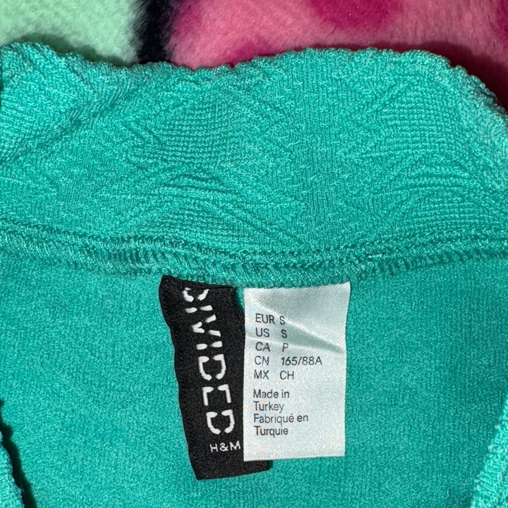Divided H&M Sleeveless Top - Picture 2 of 2